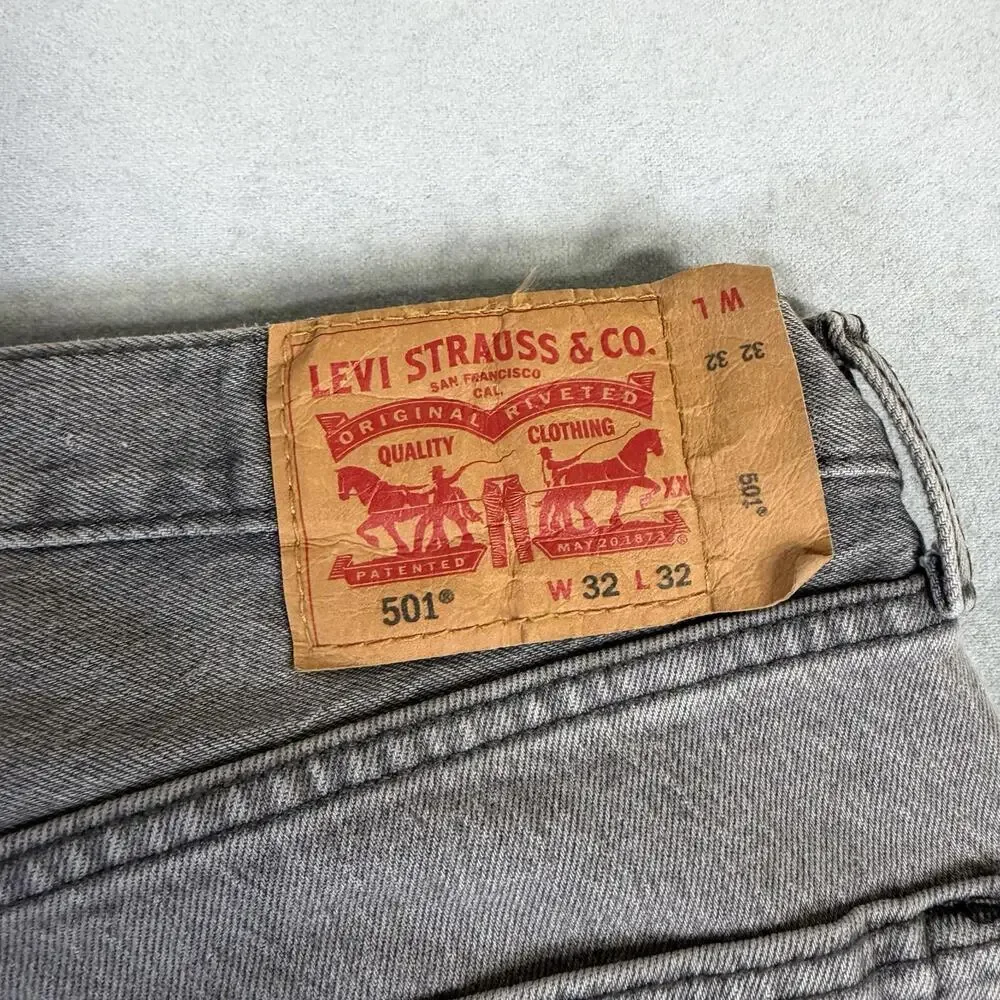 Levis 501 Jeans Mens 32x32 Gray Medium Wash Straight Leg Button Classic Denim